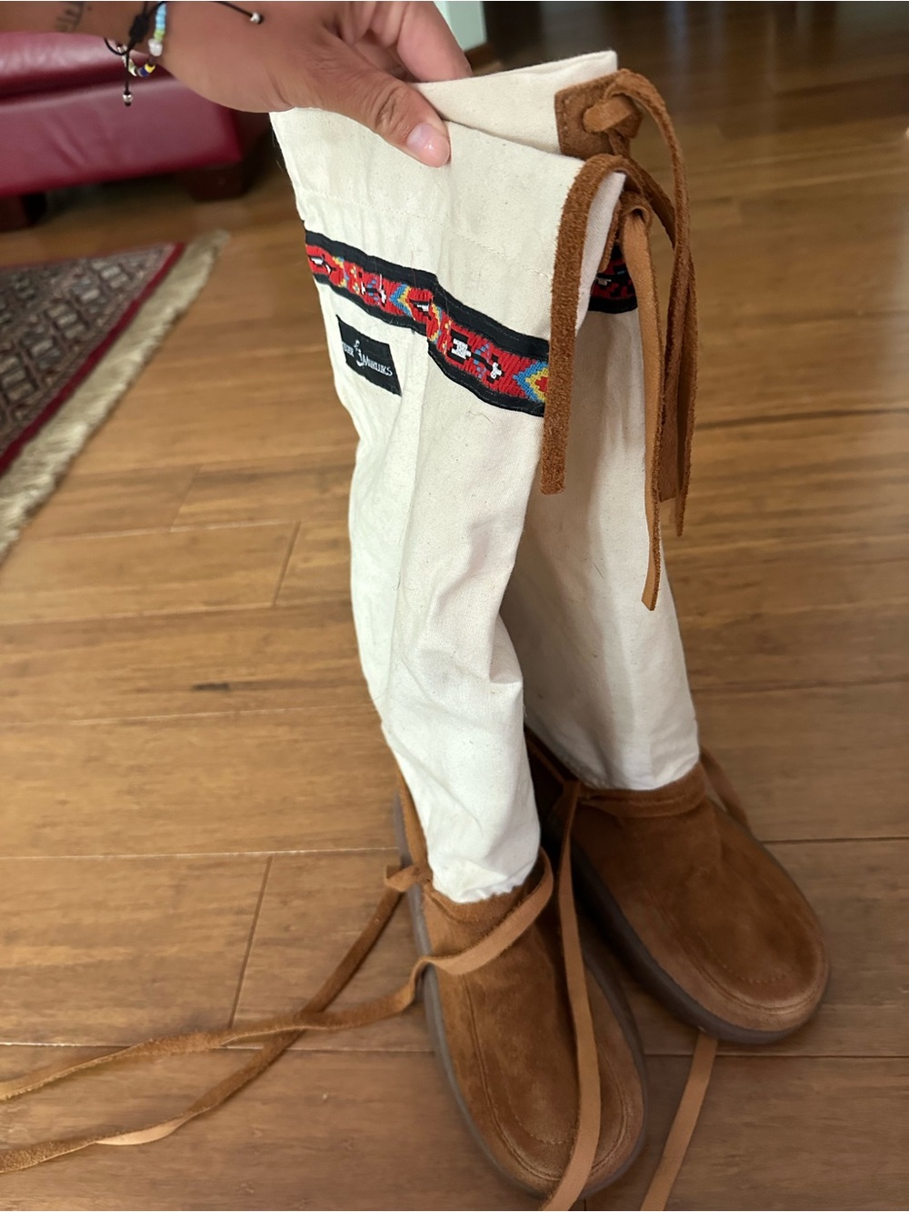 Muk Luks Cream and Brown Suede Lace-Up Women’s/ Men’s Steger Mukluks (MN) - Picture 3 of 4